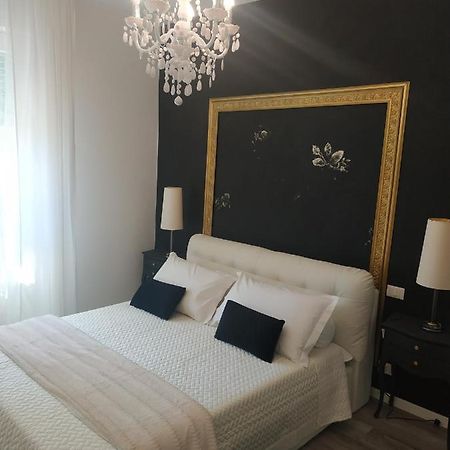 Aurora Flowers - Two Rooms And Free Parking Near Center And Train Station Modena Kültér fotó