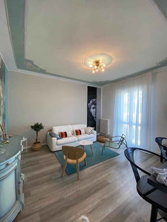 Aurora Flowers - Two Rooms And Free Parking Near Center And Train Station Modena Kültér fotó