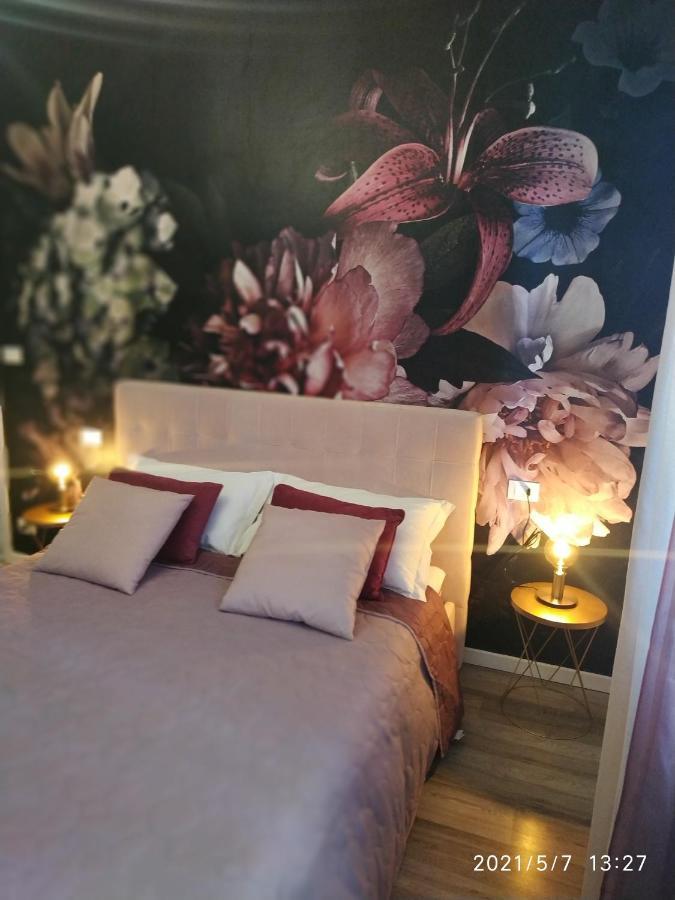 Aurora Flowers - Two Rooms And Free Parking Near Center And Train Station Modena Kültér fotó