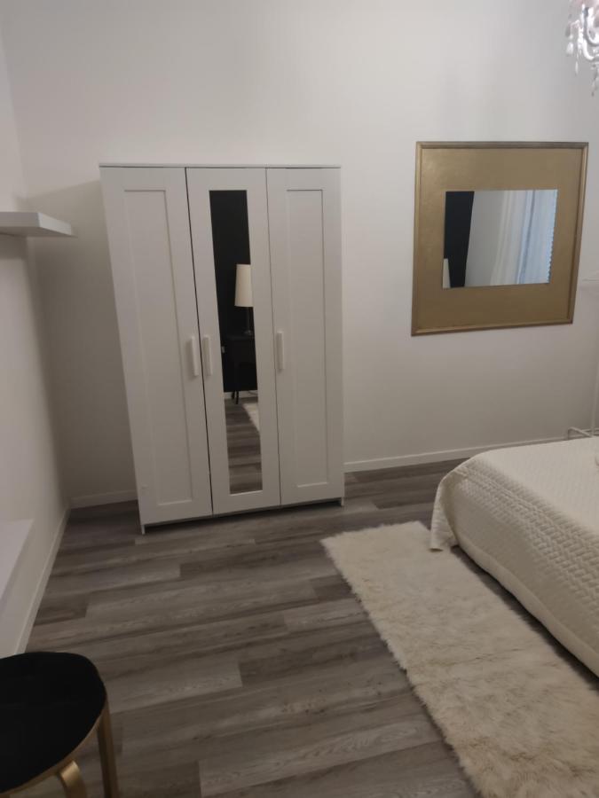 Aurora Flowers - Two Rooms And Free Parking Near Center And Train Station Modena Kültér fotó