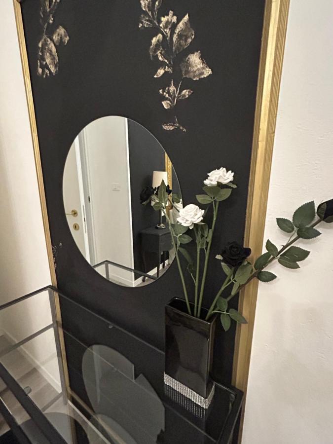 Aurora Flowers - Two Rooms And Free Parking Near Center And Train Station Modena Kültér fotó