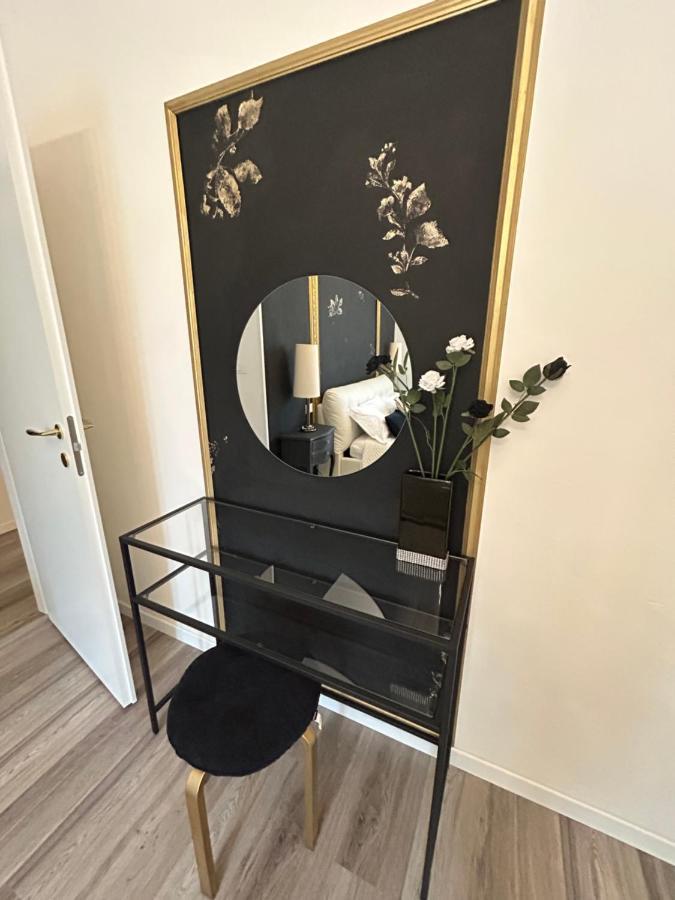 Aurora Flowers - Two Rooms And Free Parking Near Center And Train Station Modena Kültér fotó
