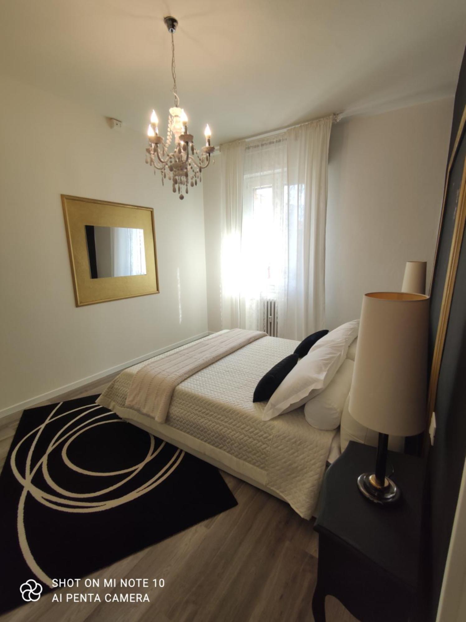 Aurora Flowers - Two Rooms And Free Parking Near Center And Train Station Modena Szoba fotó